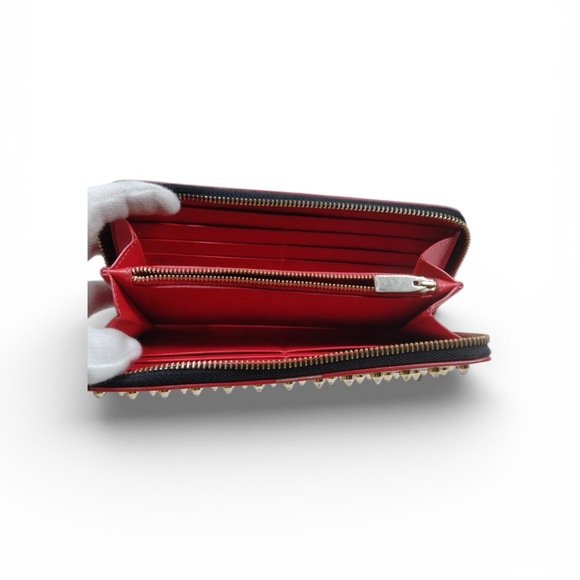 🚨SOLD🚨💥Christian Louboutin💥 Leopard Print Gold Studded Zip Around Wallet. - Picture 5 of 7